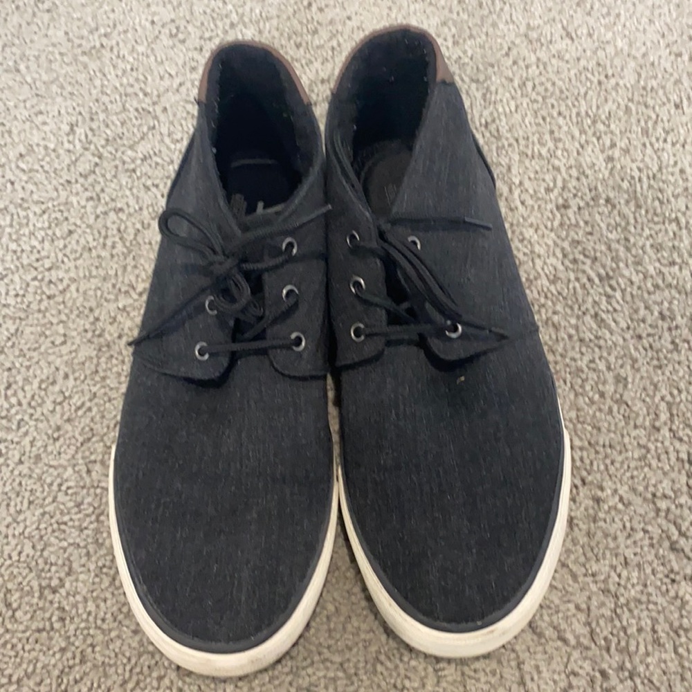 Excellent used condition Men’s US size 11 Andrew Marc casual shoe